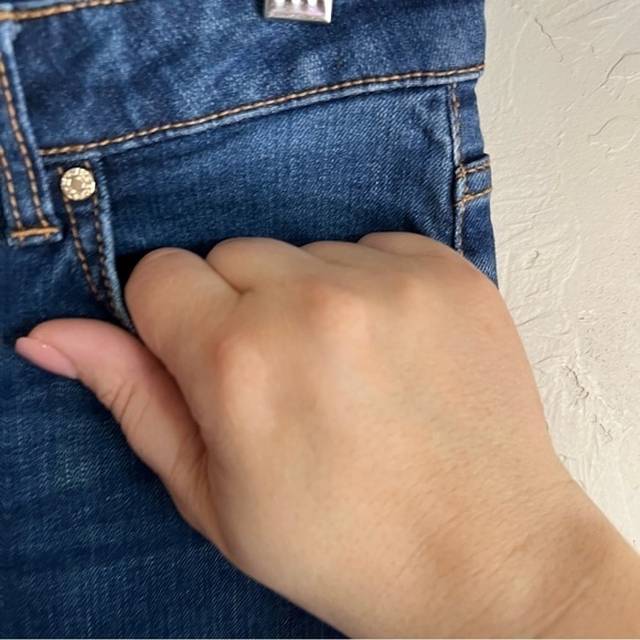 Jennifer Lopez Skinny Denim Jeans - Picture 4 of 10